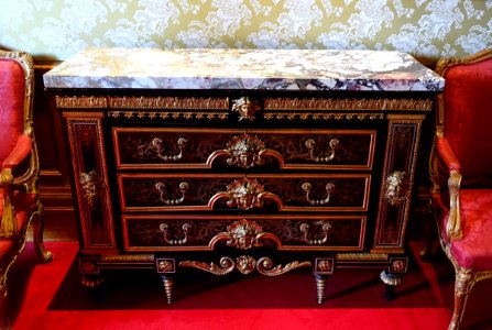 Chest of drawers, maker unknown, France, 1700-1800 and later - Waddesdon Manor - Buckinghamshire, England - DSC07773