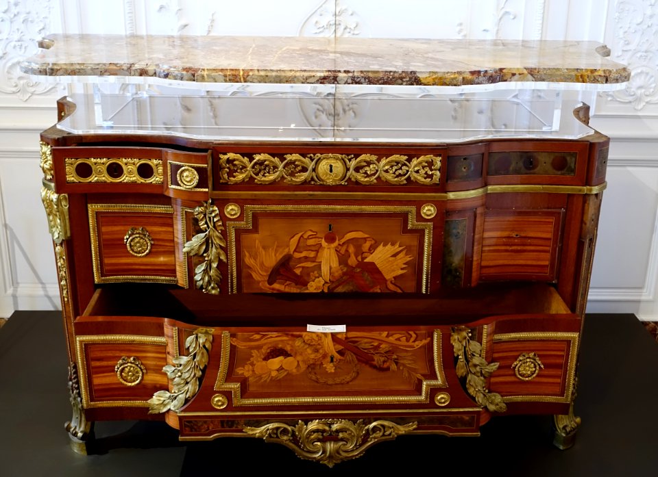 Chest of drawers, by Jean-Henri Riesener, 1775-1780 - Waddesdon Manor - Buckinghamshire, England - DSC07788