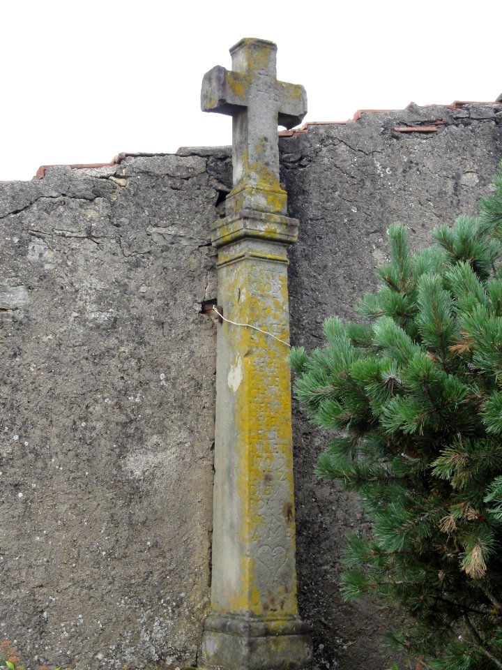 Chenevières (M-et-M) croix de chemin A