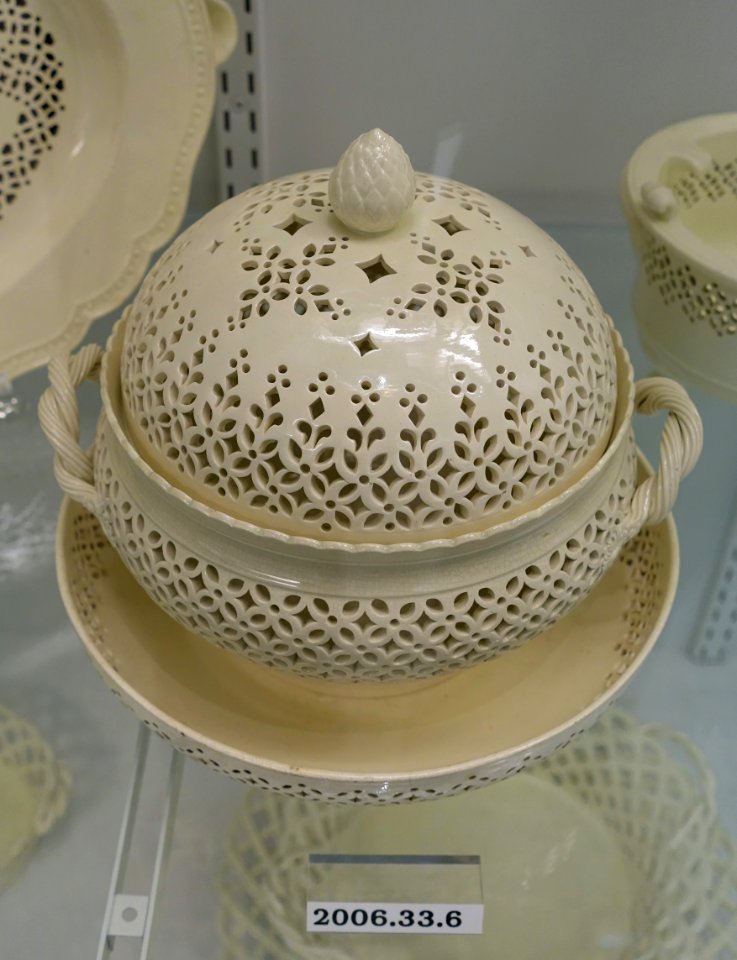 Chestnut basket on dish, attributed to Leeds Pottery, Yorkshire, England, 1780-1800, creamware, HD 2006.33.6 - Flynt Center of Early New England Life - Deerfield, Massachusetts - DSC04748