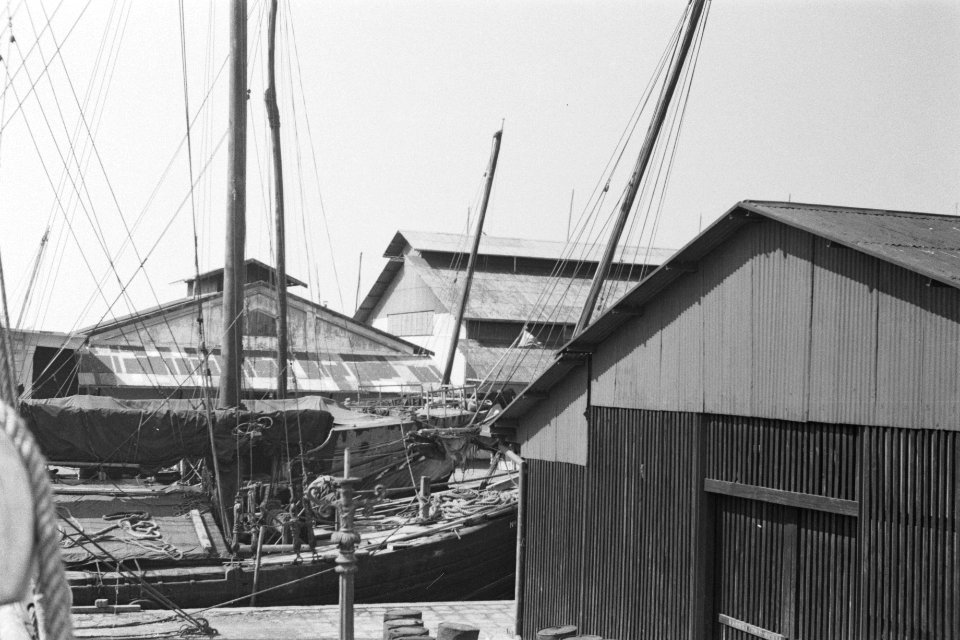 Cheribon-sector Republikeinse kustvaarders in de haven van Cheribon, Bestanddeelnr 285-2-5