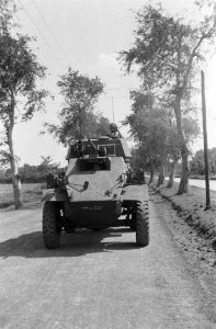 Cheribon een Humber van het 6e Eskadron Pantserwagens in actie tijdens de opmar, Bestanddeelnr 1557