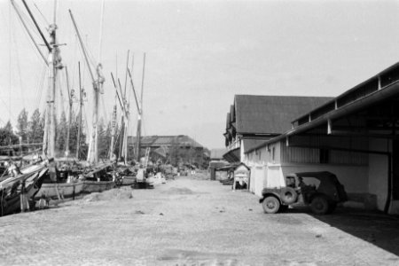 Cheribon-sector Chinese Pinken en prauwen in de haven van Cheribon, die geheel , Bestanddeelnr 285-2-3