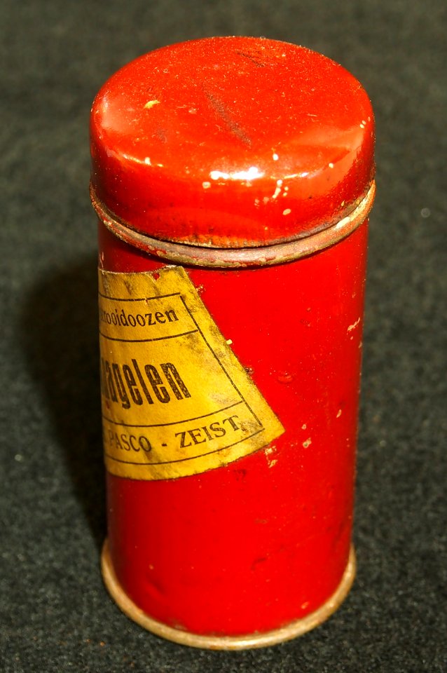 Chemische Pharmaseutische fabriek, Zeist, Gemalen Kruidnagelen busje, foto 8