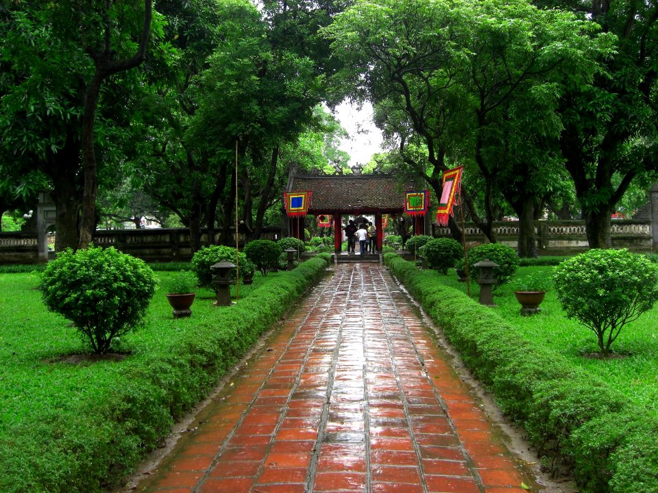 Chemin vers un temple, pluie