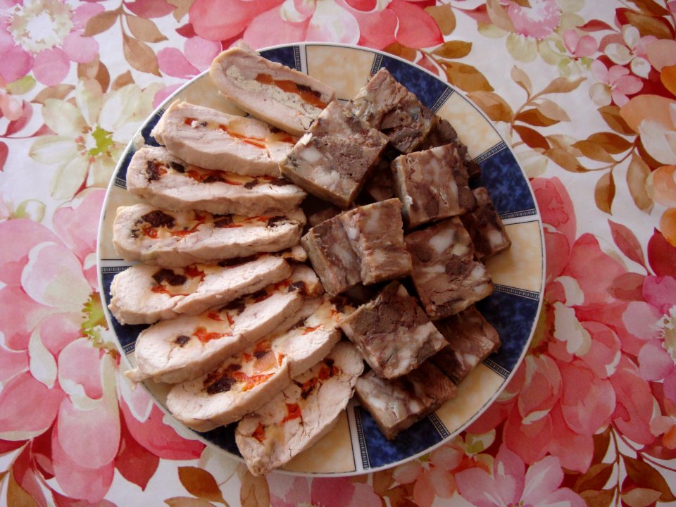 Chicken rolls and saltisons - Belarus - 2015 AD
