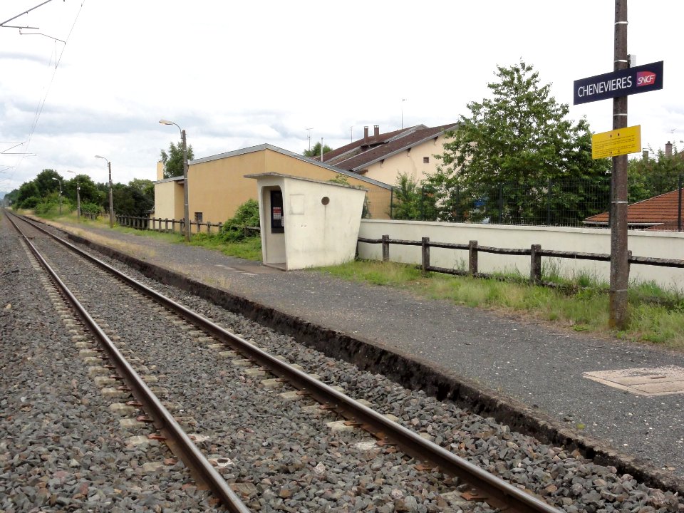Chenevières (M-et-M) gare