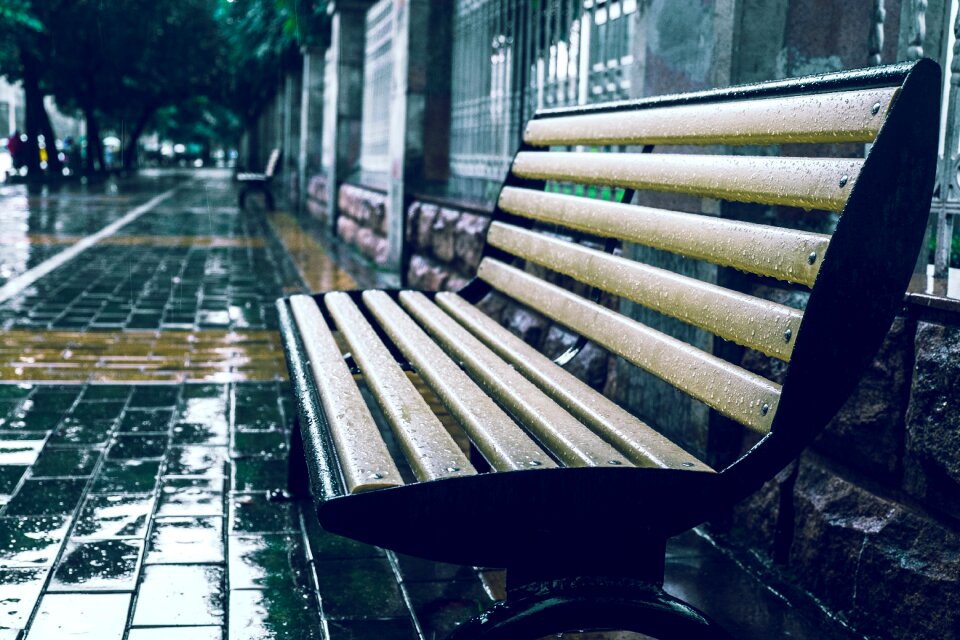 Bench rain with the beat