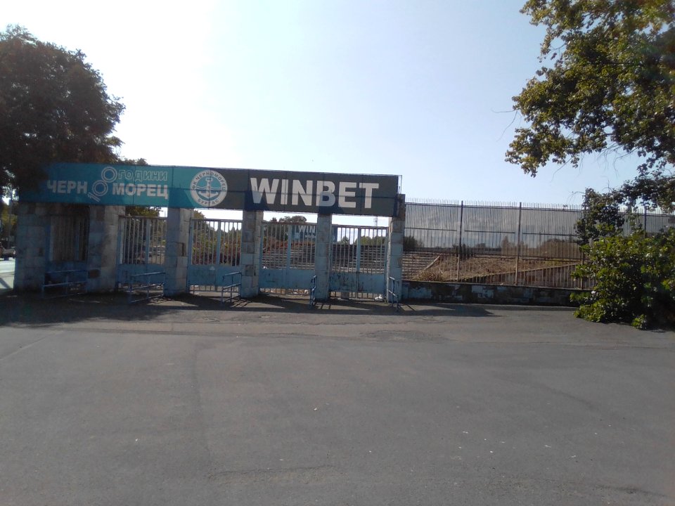 Chernomorets Stadium in Burgas from outside (2)