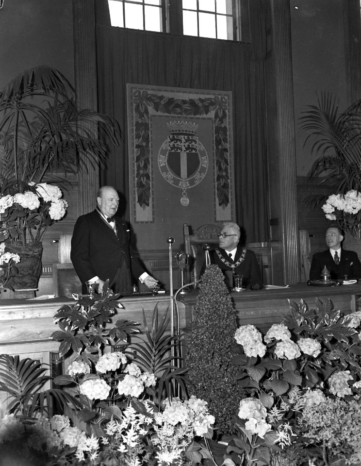 Churchill in de raadszaal van Rotterdam, Bestanddeelnr 901-7439