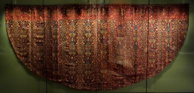 Church vestment for European export, China, Ming dynasty, late 16th century, silk lampas brocaded in gold, view 1 - Royal Ontario Museum - DSC04358