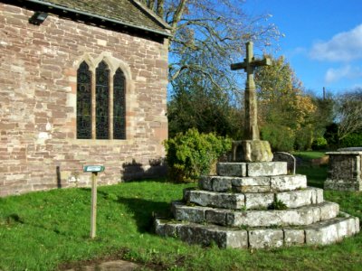 Churchyard cross, Weobley photo