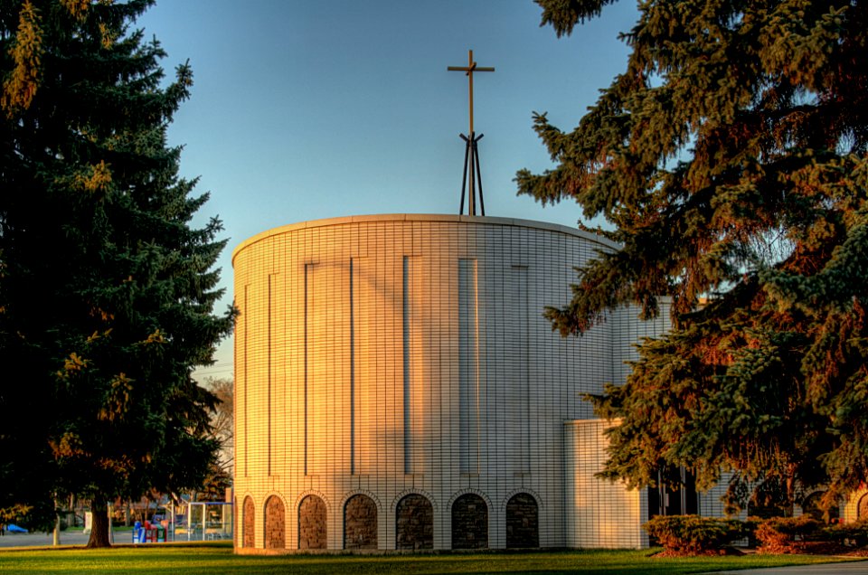 Church-of-the-Resurrection-Edmonton-Alberta-Canada-03A