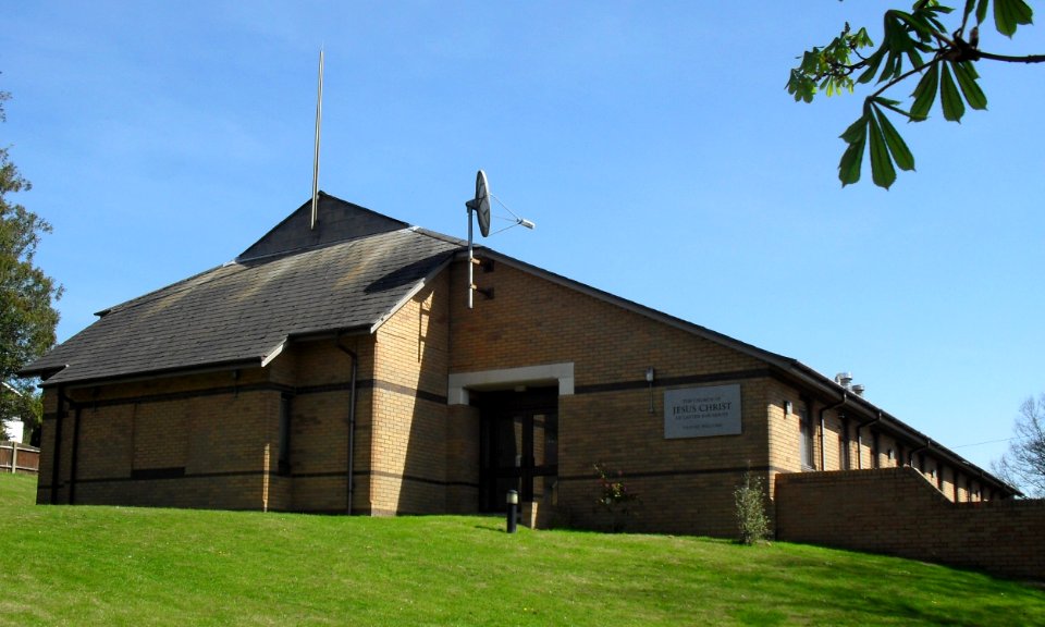Church of Jesus Christ of Latter-day Saints, Ledsham Avenue, Hollington, Hastings (April 2010) (2)
