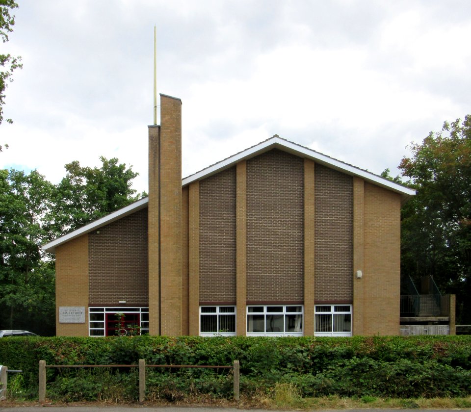 Church of Jesus Christ of Latter-day Saints, Kingston Ward Chapel, Portsmouth Road, Hinchley Wood (July 2015) (4)