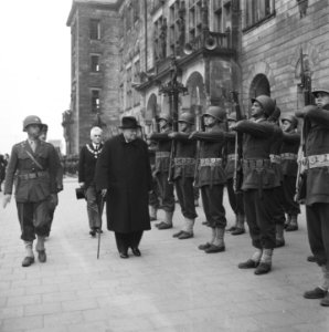 Churchill inspecteert wacht, Bestanddeelnr 901-7440