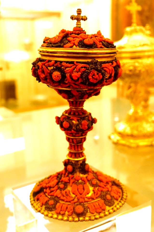 Ciborium, Trepani, Italy, early 1700s, gilt copper, silver, gilt silver, coral - Museu Nacional de Soares dos Reis - Porto, Portugal - DSC00567