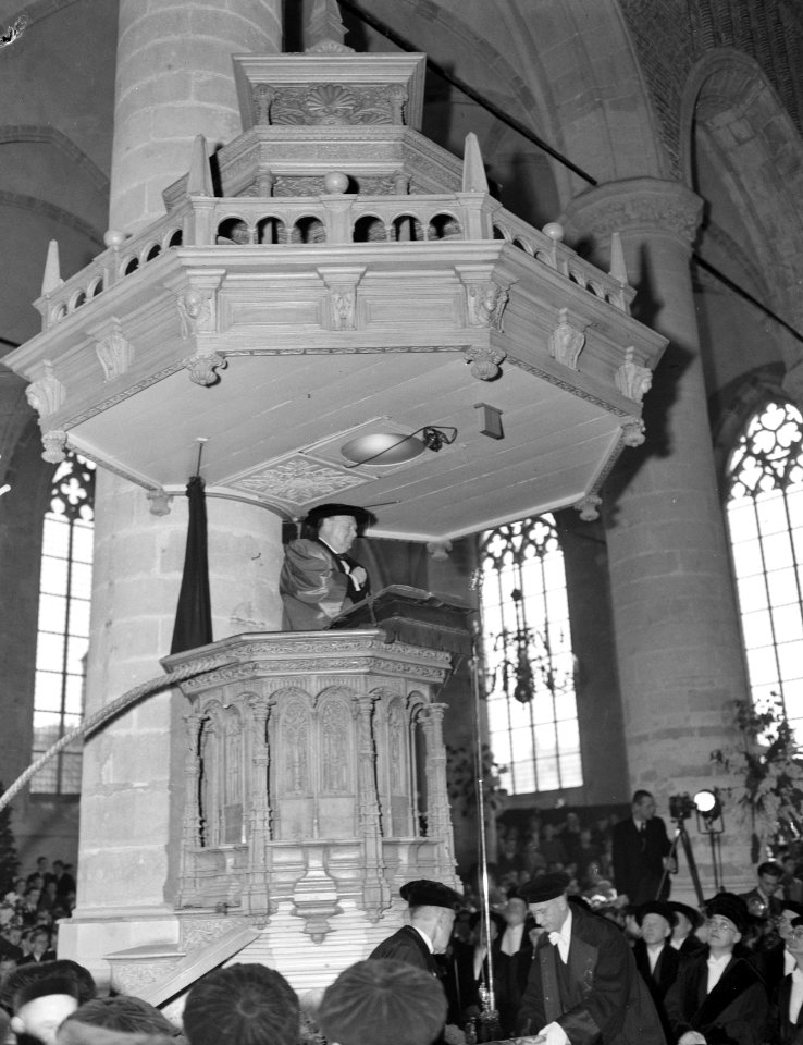 Churchill houdt rede in kerk, Bestanddeelnr 901-7385