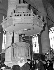 Churchill houdt rede in kerk, Bestanddeelnr 901-7385