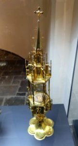 Ciborium monstrance, Lower Rhine, c. 1430-1440, silver, partially gilt - Museum Schnütgen - Cologne, Germany - DSC00108