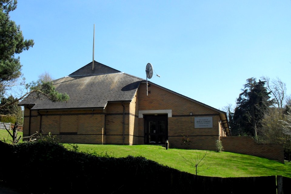 Church of Jesus Christ of Latter-day Saints, Ledsham Avenue, Hollington, Hastings (April 2010) (1)