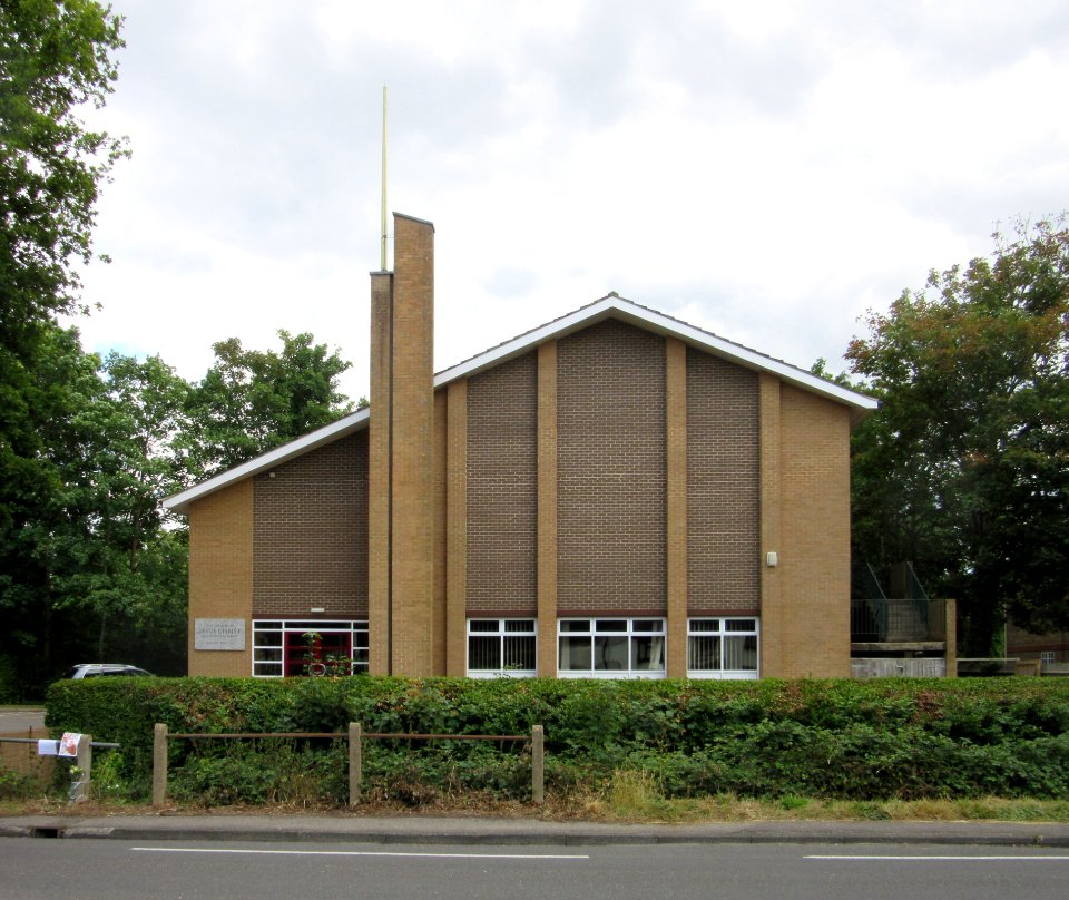 Church of Jesus Christ of Latter-day Saints, Kingston Ward Chapel, Portsmouth Road, Hinchley Wood (July 2015) (3)