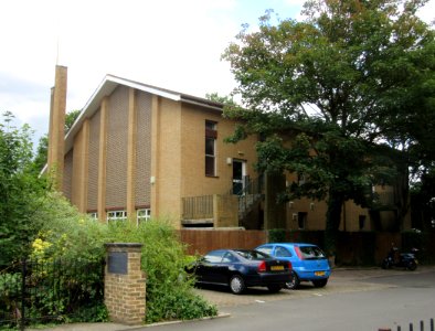 Church of Jesus Christ of Latter-day Saints, Kingston Ward Chapel, Portsmouth Road, Hinchley Wood (July 2015) (1)