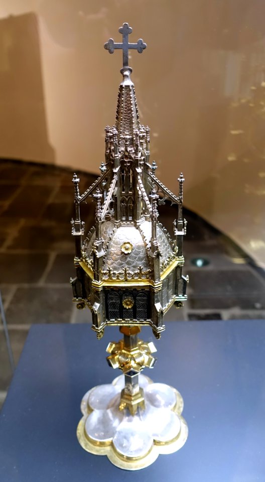 Ciborium (host vessel), Cologne, 1400-1450, silver, partially gilt - Museum Schnütgen - Cologne, Germany - DSC00111