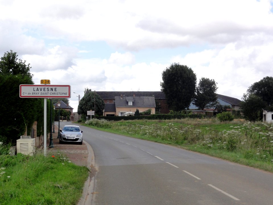 City limit sign Lavesne (2 municipalities) (01)