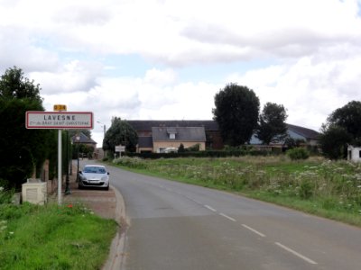 City limit sign Lavesne (2 municipalities) (01)