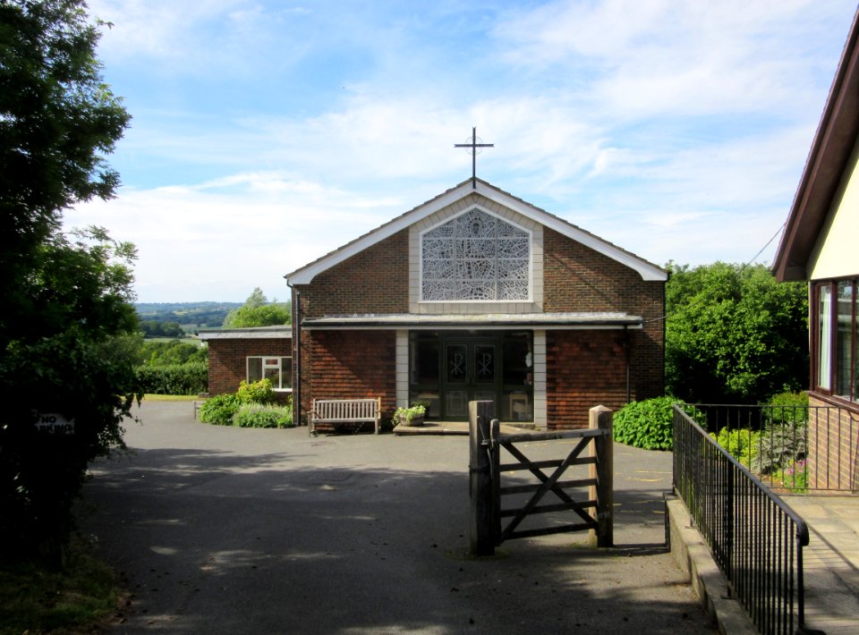Church of Christ the King, High Street, Burwash (June 2015) (3)