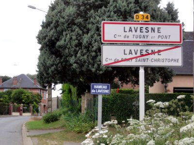 City limit sign Lavesne (2 municipalities) (02)