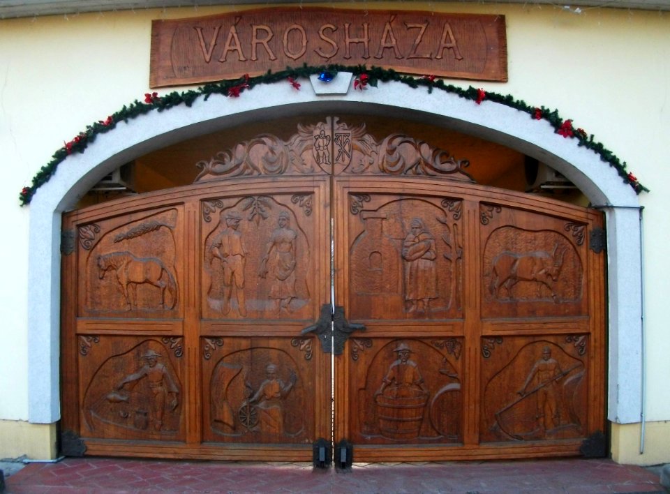 Cigánd Városháza főkapu - 2013