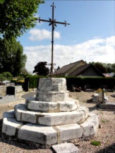 Cideville (Seine-Mar.) croix du cimetière