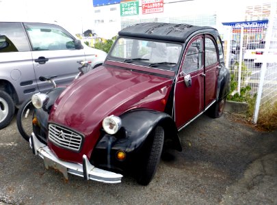 Citroën 2CV front photo