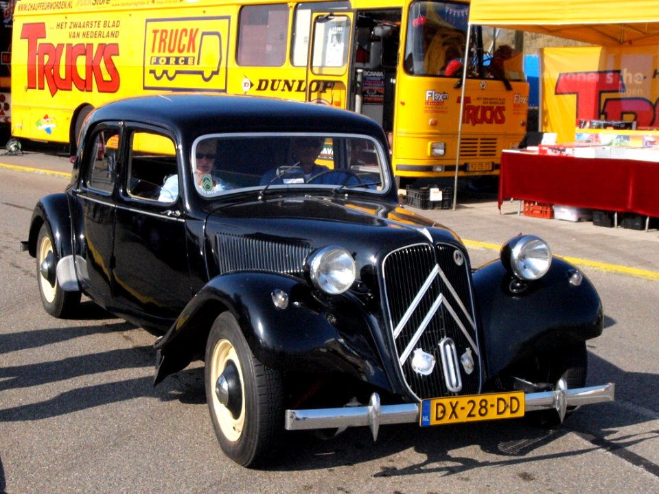 Citroën 11 BL dutch licence registration DX-28-DD pic1