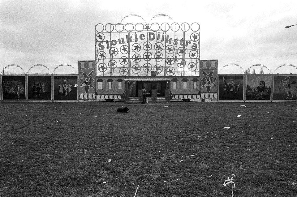Circus Sjoukje Dijkstra in Amsterdam exterieur circus Sjoukje Dijkstra, Bestanddeelnr 930-7564