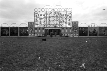 Circus Sjoukje Dijkstra in Amsterdam exterieur circus Sjoukje Dijkstra, Bestanddeelnr 930-7564