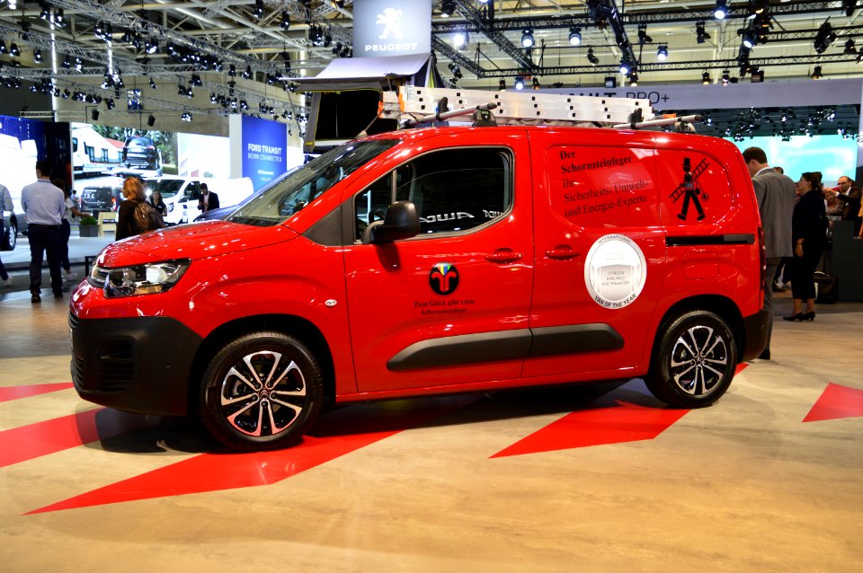 Citroen Berlingo 2018 Chimney sweep