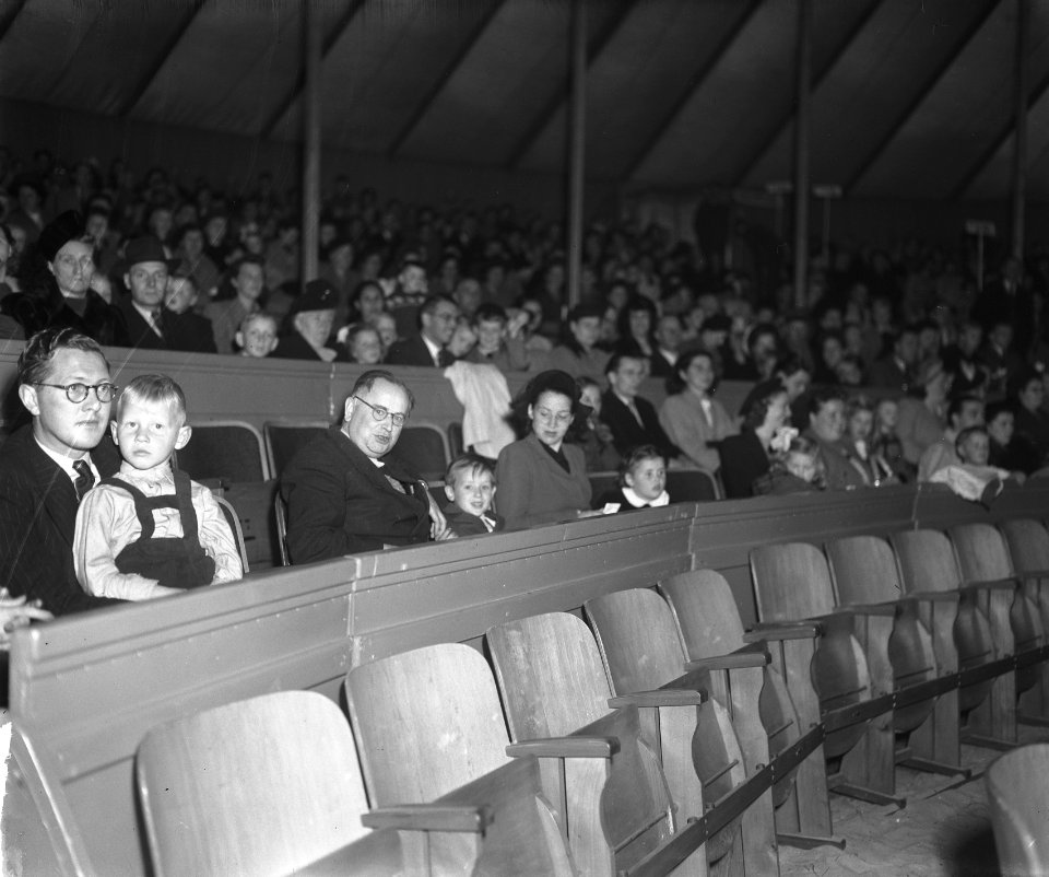 Circus Mikkenie . publiek, Bestanddeelnr 903-0420