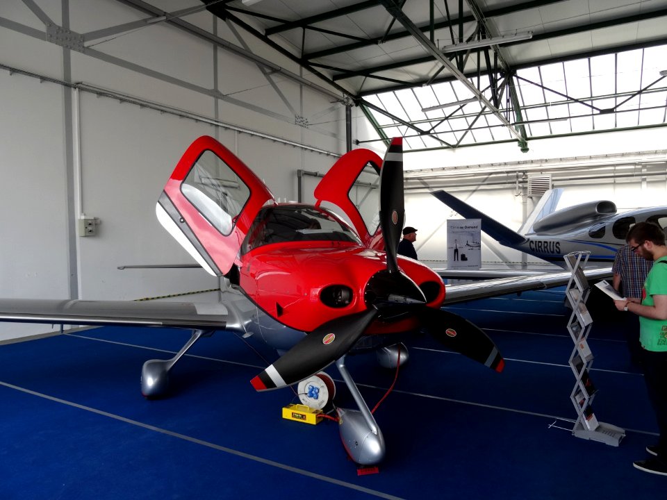 Cirrus SR22 - Bdg Air Fair 15 5-2016