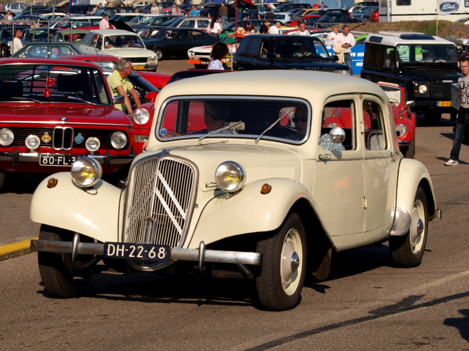 Citroën TRACTION dutch licence registration DH-22-68 pic2