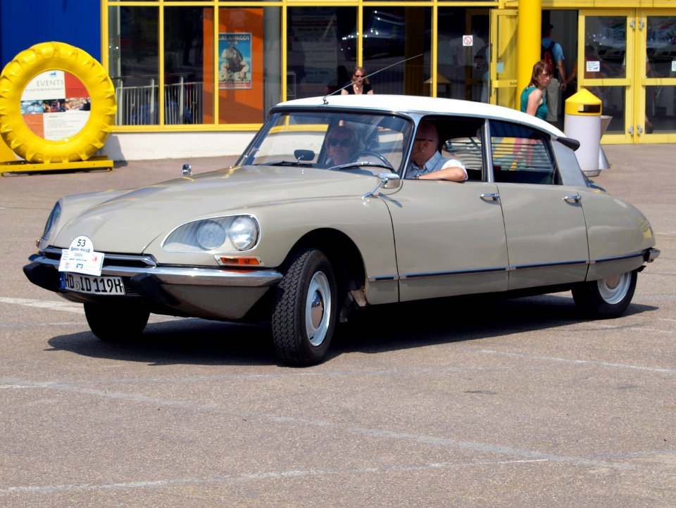 Citroen ID 19B (1967) p1