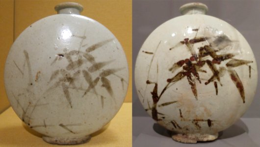 Circular moon flask with bamboo from Korea, 16th-17th century, porcelain, HAA