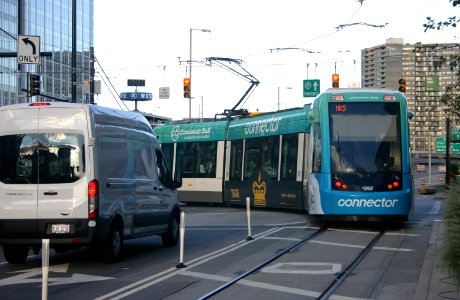 Cincinnati-bell-connector turning-from-second-st-onto-main-st 09-11-2016