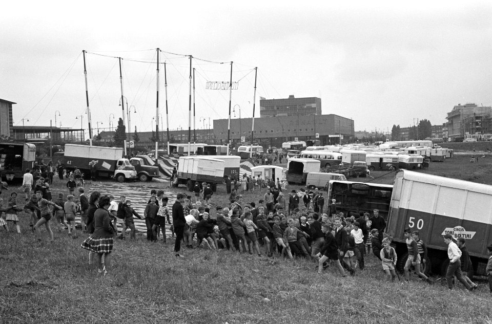 Circus Boltini in amsterdam aangekomen, Bestanddeelnr 914-1326
