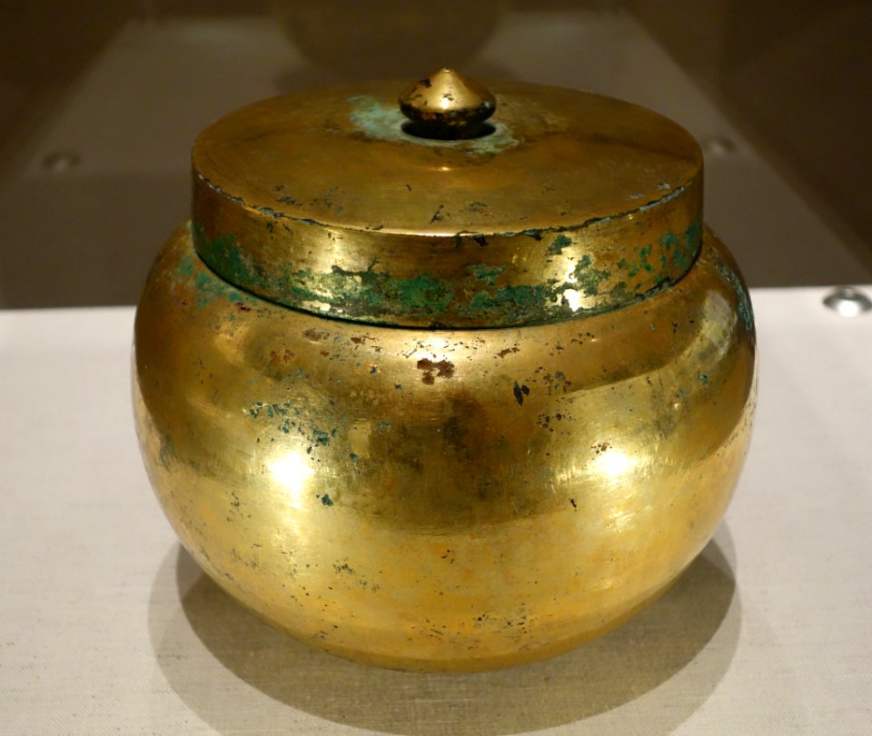 Cinerary Urn, Nara period, 8th century, from Kamori, Katsuragi-shi, Nara, gilt bronze - Tokyo National Museum - DSC06312