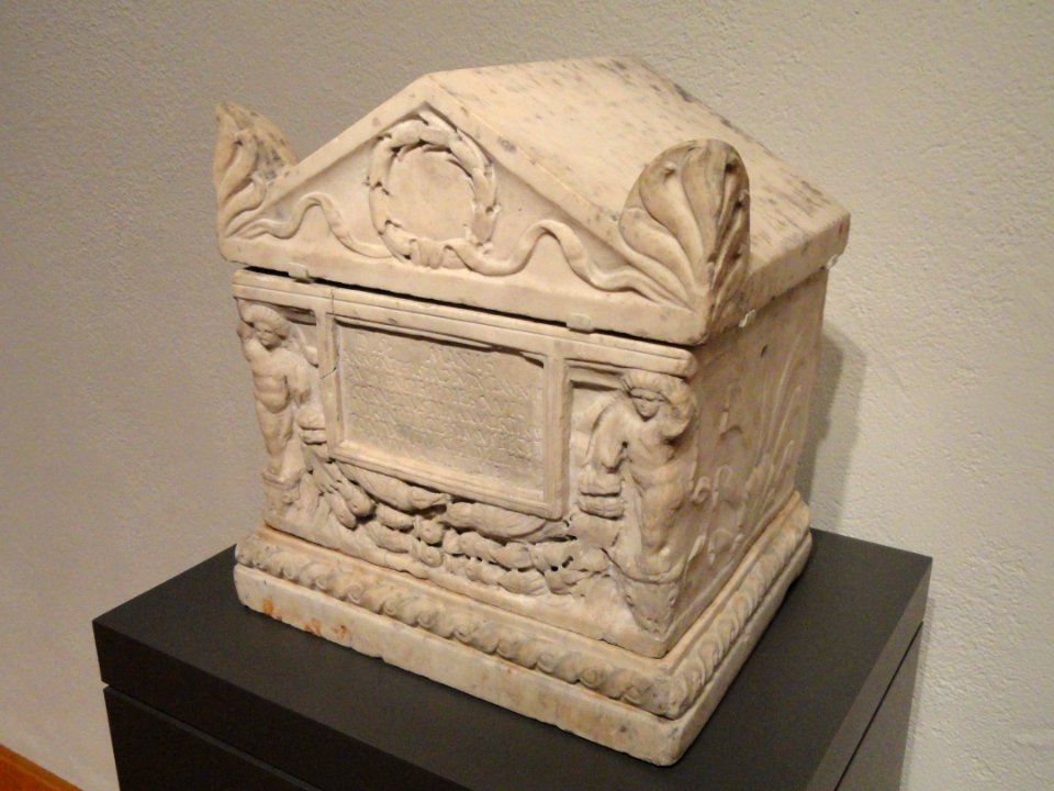 Cinerarium and Lid, c. 125-150 AD, Roman, marble - Sackler Museum - DSC02331
