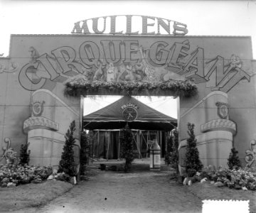 Circus Mullens in Amsterdam opbouw tent, Bestanddeelnr 905-8968