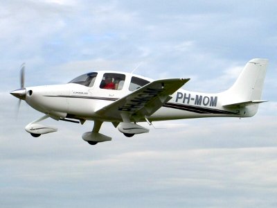 Cirrus SR20 PH-MOM at Teuge, The Netherlands, 18 September 2004